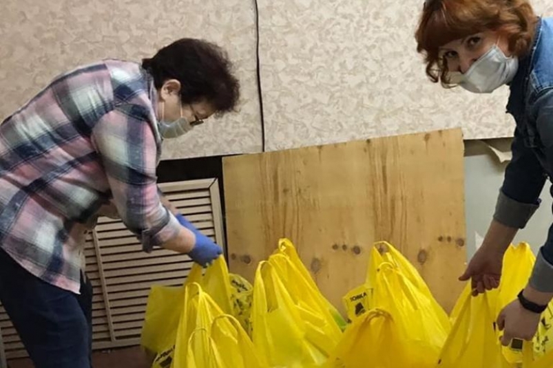 Депутат Думы Иркутска организовал доставку продуктовых наборов 43-м семьям
