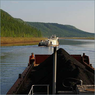 Первые тонны угля отправлены в Бодайбо по Лене в рамках северного завоза