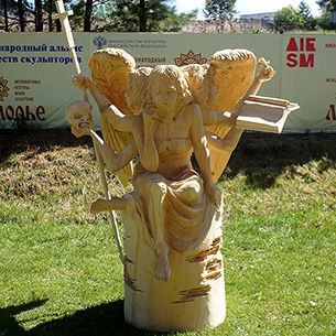 Японец стал победителем фестиваля деревянных скульптур «Лукоморье» под Ангарском