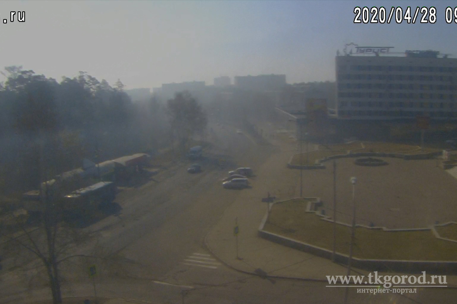 Дым от лесных пожаров окутал районы Братска