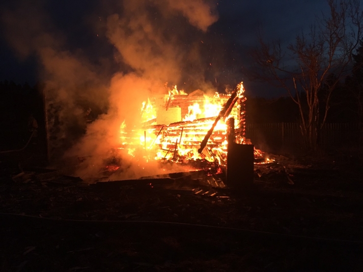 Двое мужчин погибли на пожаре в садоводстве "Земляничка" в Иркутской области
