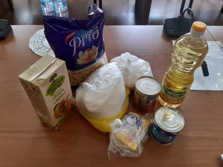 Иркутским школьникам продолжат выдавать продуктовые наборы в мае