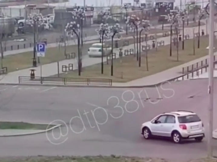 Водитель авто для каршеринга дрифтовал на Верхней Набережной в Иркутске