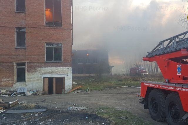 Здание бывшей школы №20 горело в Тулуне
