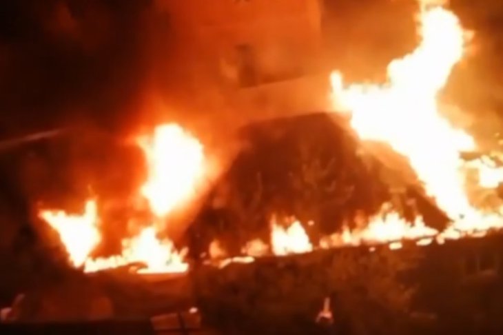 Два человека погибли на пожаре в центре Иркутска