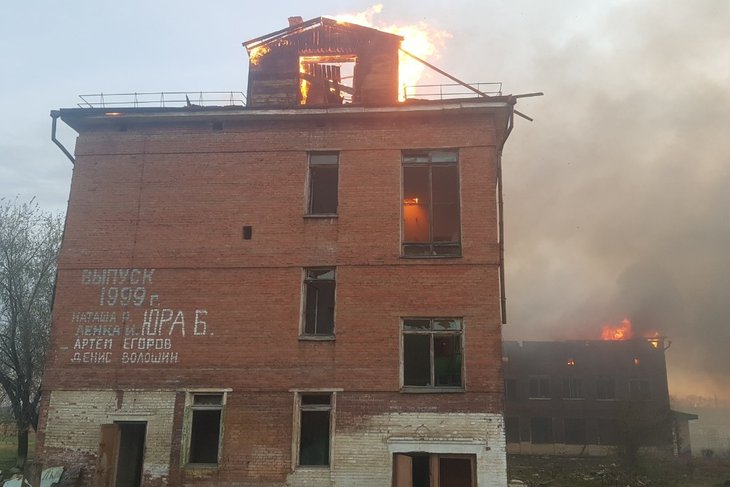 Здание бывшей школы в Тулуне подожгли