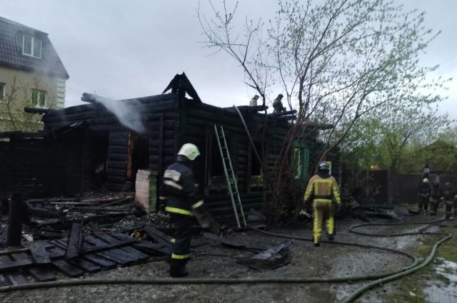 Два человека погибли на пожаре в Иркутске