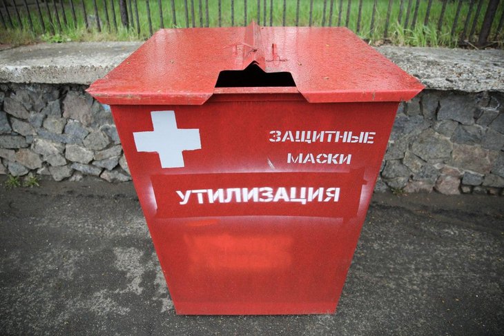 Контейнеры для утилизации одноразовых масок установили в Иркутске