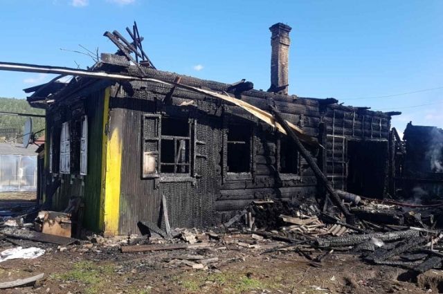 Семья пострадала на пожаре в частном доме Шелеховского района