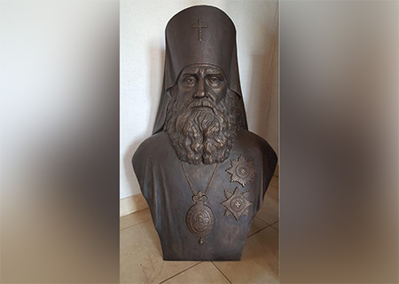 В Иркутск доставили бюст Святителя Иннокентия