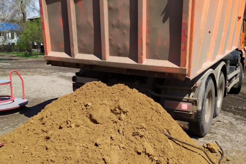 Депутат Думы Иркутска получил от жителей предместья Рабочее 62 заявки на завоз песка