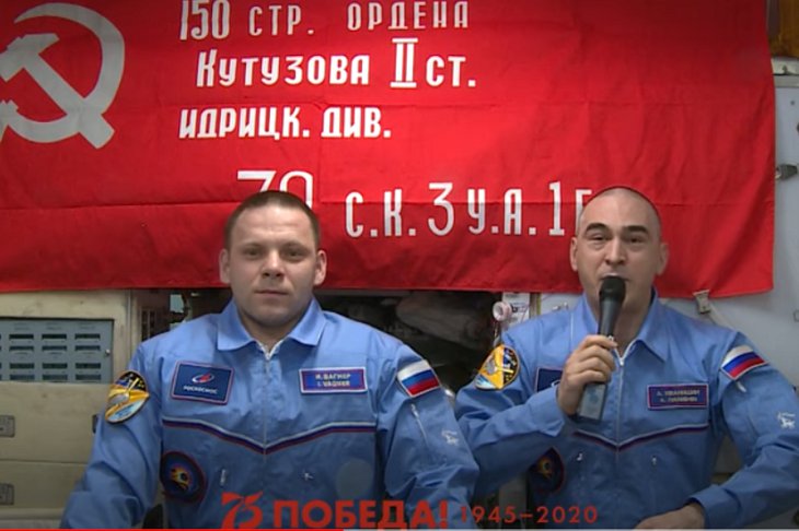Иркутянин Анатолий Иванишин поздравил россиян с Днем Победы с борта МКС