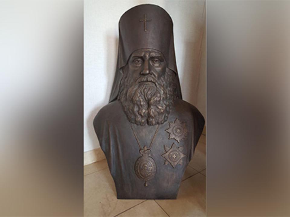 Патриарх Кирилл подарил Иркутску бюст Святителя Иннокентия