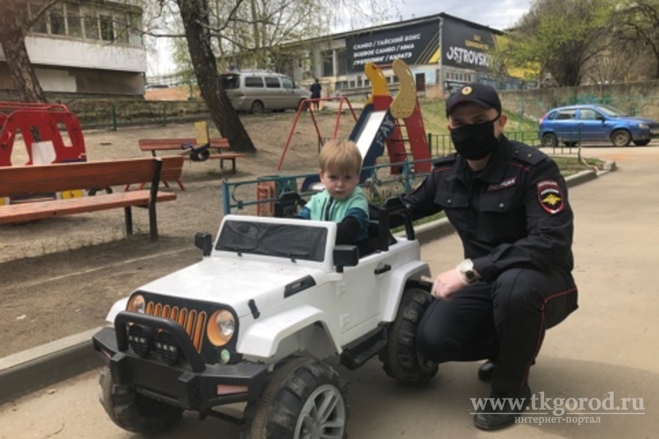 В Иркутской области полицейские вернули мальчику похищенный электромобиль