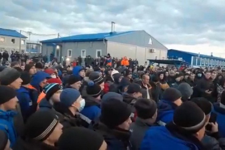 45 вахтовиков вывезли с Чаяндинского месторождения в Иркутск