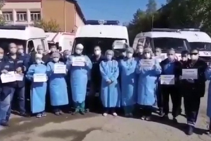 Врачи скорой помощи в Иркутске пожаловались на невыплату доплат за работу в COVID-19