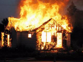 На выходных двое жителей Приангарья сгорели в дачном доме