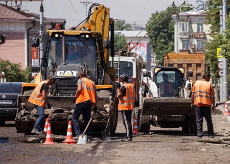 Мэр Иркутска Руслан Болотов поручил проверить работу подрядчиков, допустивших нарушения при ремонте дороги