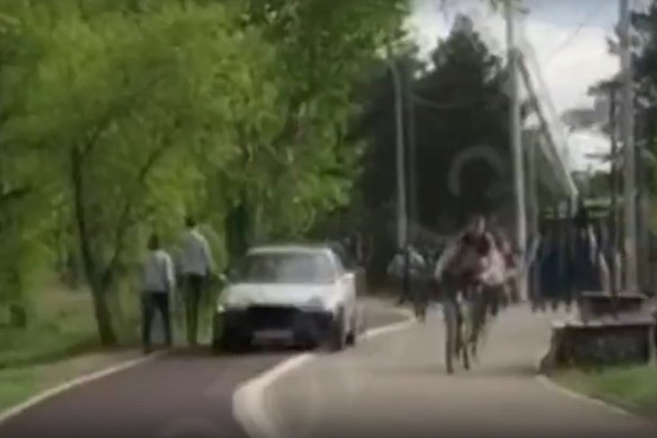 В Ангарске привлекли к ответственности водителя за езду по пешеходным дорожкам
