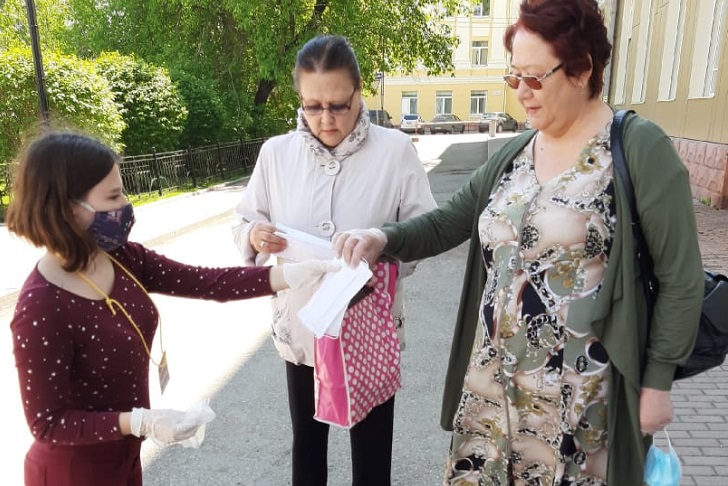 13 пунктов раздачи масок для пенсионеров открыли в Иркутске