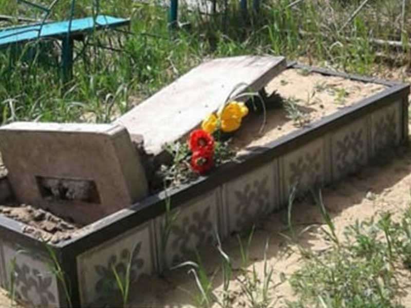 Несколько десятков могил осквернили вандалы на кладбище в Зиме <meta itemprop=url content=https://irksib.ru/allnews/13-incients/18715-neskolko-desyatkov-mogil-oskvernili-vandaly-na-kladbishche-v-zime />