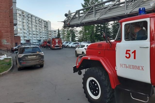 25 человек спасли на пожаре в девятиэтажном доме в Усть-Илимске