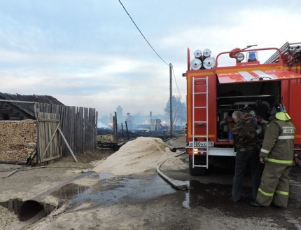 Спасатели ликвидировали пожары в двух садоводствах в Братском районе