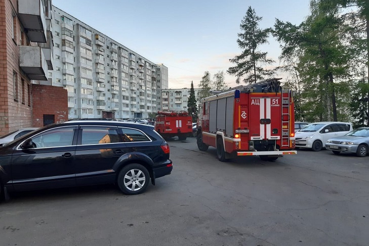 25 человек спасли на пожаре в девятиэтажке в Усть-Илимске