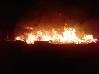 Крупный пожар тушат в Свирске