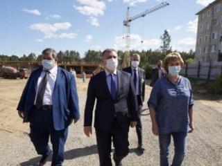 Игорь Кобзев проверил строительство соцобъектов в Саянске