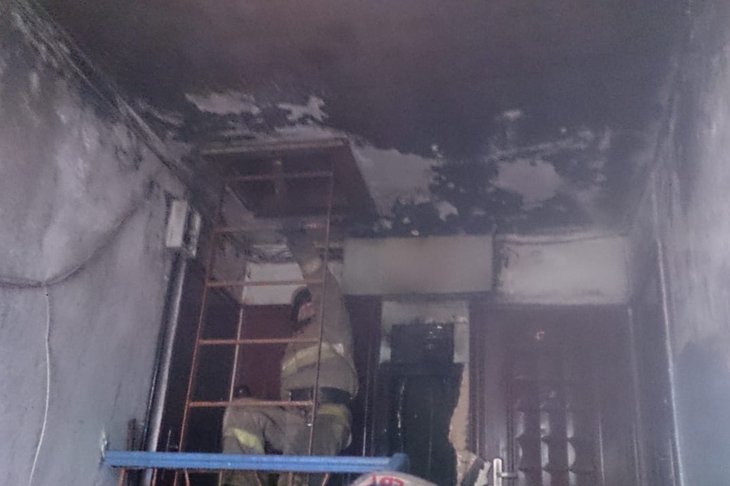 В Шелехове на пожаре в многоквартирном доме спасли семь человек