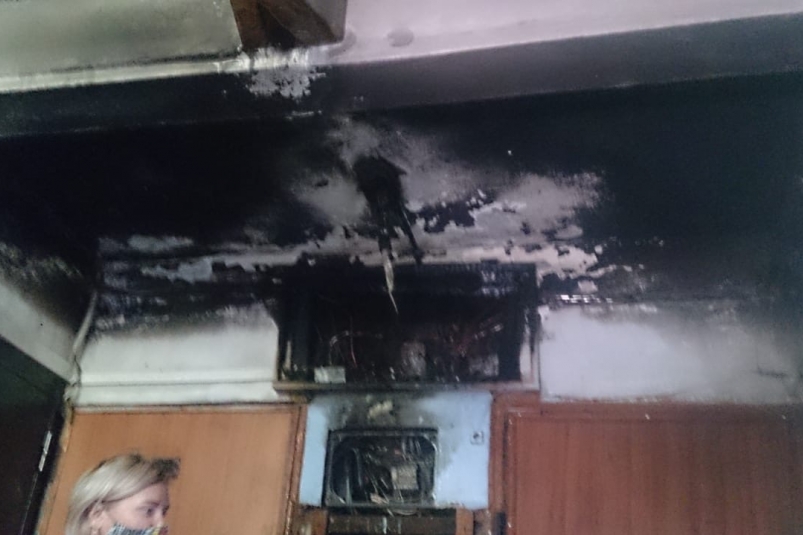 Семь человек спасли на пожаре в Шелехове