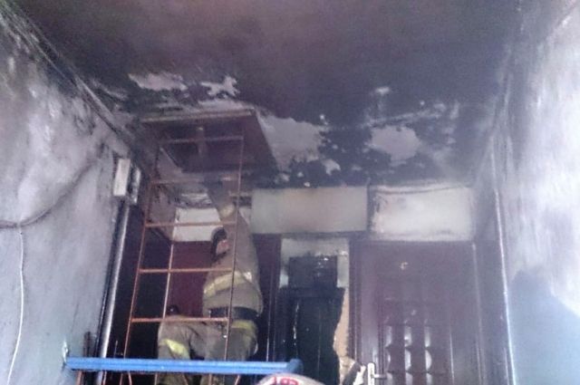 Электрощитки загорелись из-за короткого замыкания в доме в Шелехове