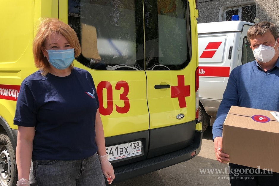Участники акции #МыВместе доставили витаминные посылки сотрудникам скорой помощи в Иркутске