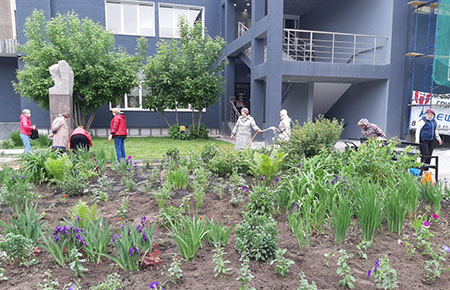 Иркутские садоводы участвуют в оформлении городских клумб