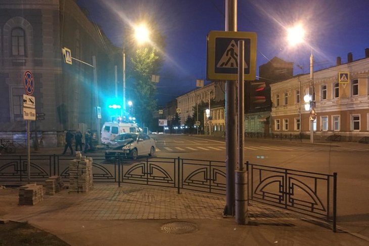 Два медработника пострадали при столкновении скорой помощи и Nissan в Иркутске