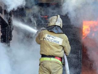 На пожаре в Иркутске погибли пенсионерка с сыном