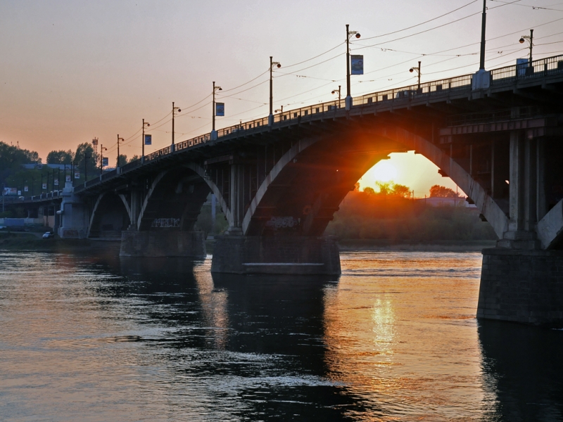 Дорожное покрытие на Глазковском мосту в Иркутске отремонтируют в 2017 году