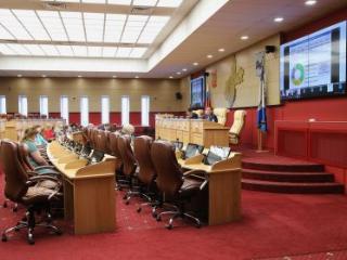 В областном парламенте обсудили исполнение программы по соцподдержке граждан