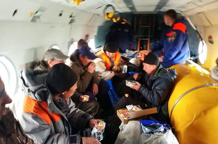 В Бурятии на горном озере спасли шестерых рыбаков