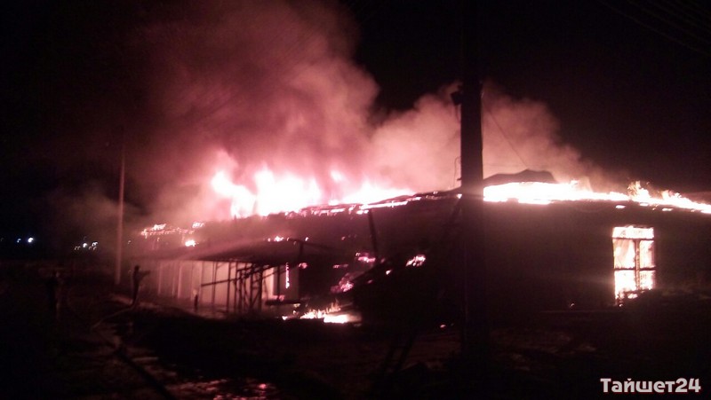 Двухквартирный дом и автомобиль сгорели в Новобирюсинском