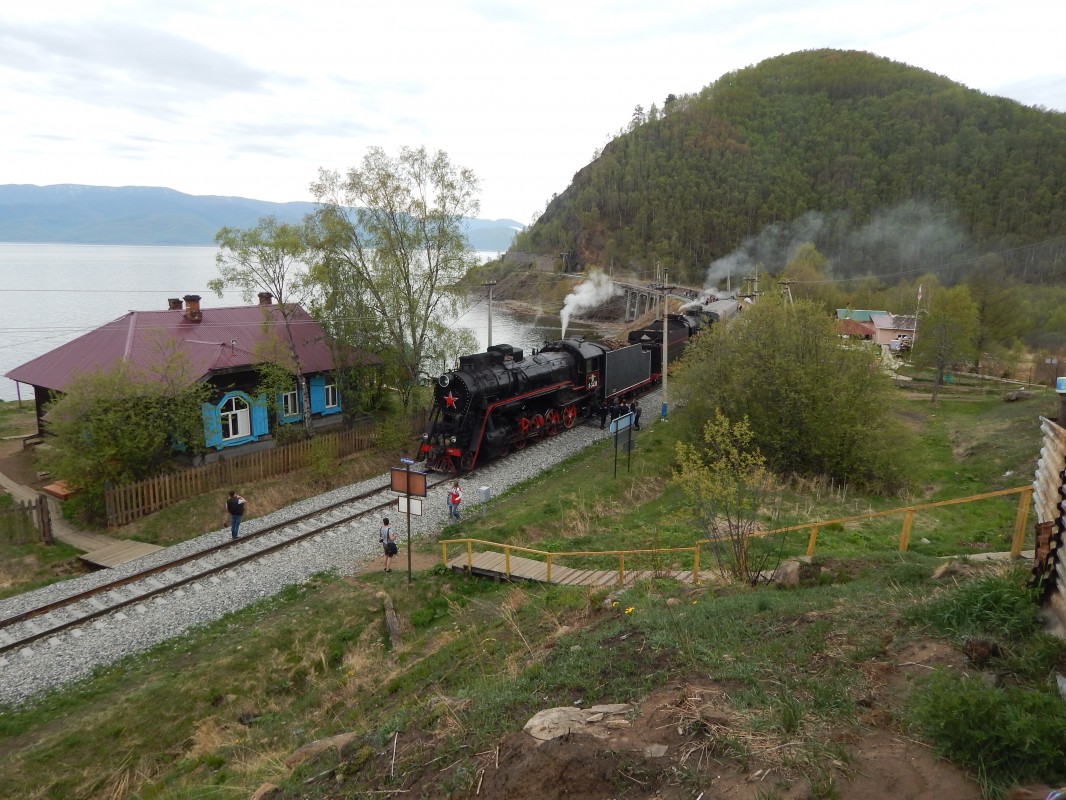 Первый экскурсионный поезд открыл летний сезон на КБЖД