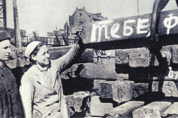 Фотоальбом о жизни города в военные годы выпустили в Иркутске