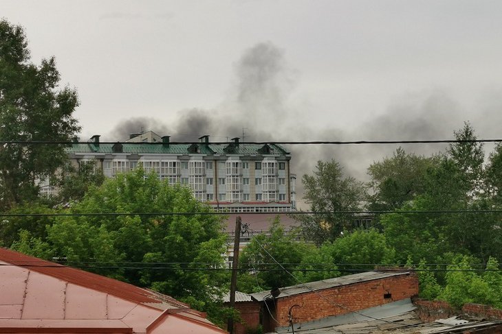 Стройматериалы горели в центре Иркутска