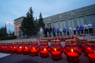 Исполняющий обязанности Губернатора региона Игорь Кобзев почтил память погибших в годы Великой Отечественной войны