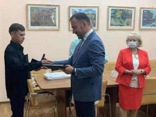 Иркутский школьник награжден за спасение девочки от насильника
