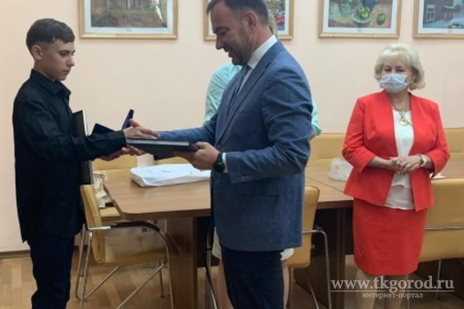 Школьник из Иркутска, который помог задержать преступника, похитившего 9-летнюю девочку, получил всероссийскую награду «Горячее сердце»