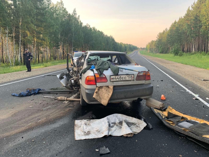 Трое человек погибли в жутком ДТП на федеральной трассе в Иркутской области