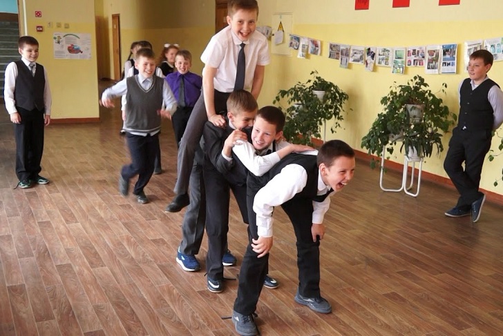 Учебный год для российских школьников начнется в очном режиме