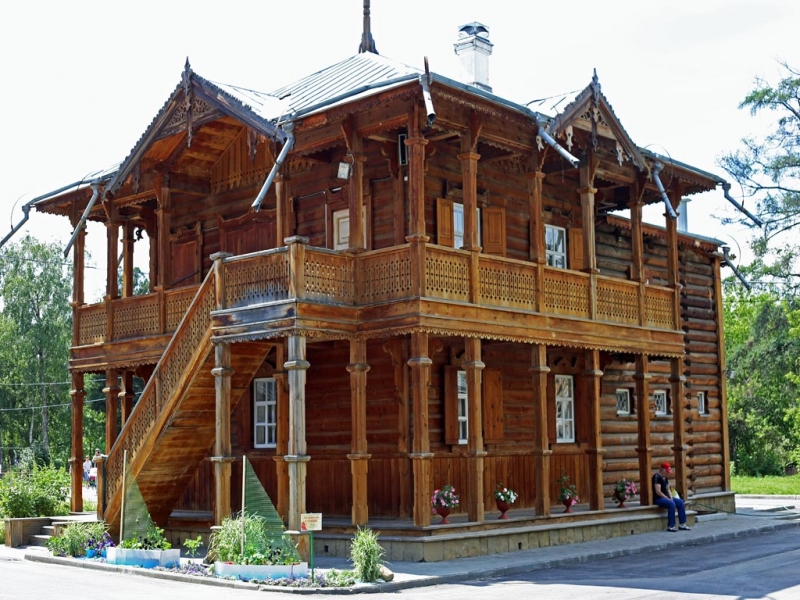 Суд обязал собственников 12 домов-памятников в Иркутске их отремонтировать